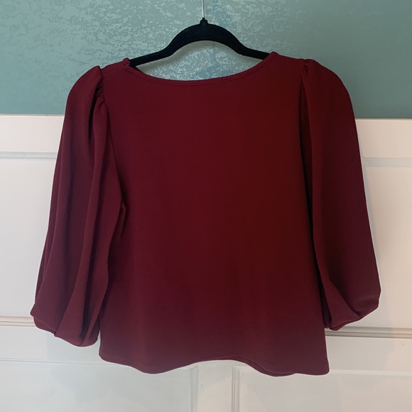 5/$25 Green Envelope Top EUC - Picture 3 of 3